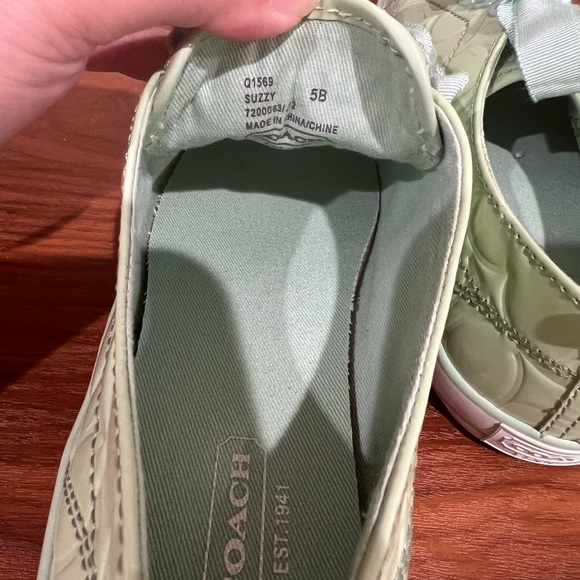 Coach brand new size 5 green patent leather sneaker - Picture 5 of 5